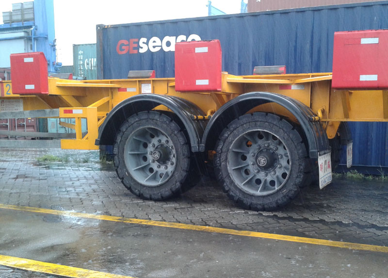 Use of bonded solid tyres for trailers